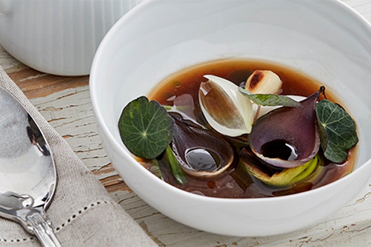 Closeup van een bijgerechtje in een witte kom - Nestlé Professional