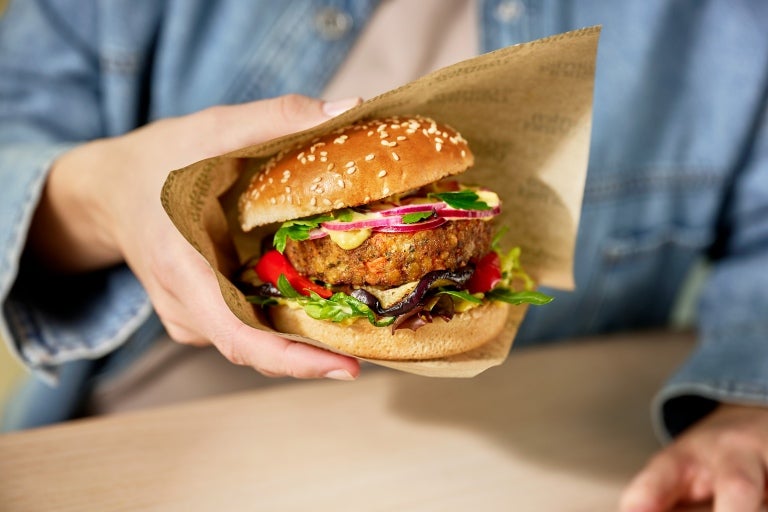 Kruidige linzensensatie gemaakt met GARDEN GOURMET Rode linzenburger