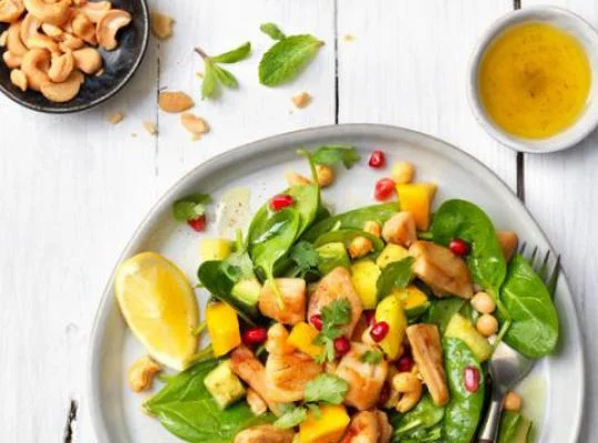 filet_pieces_salad_with_fruit_and_chickpea_s