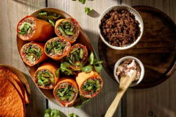 Tortillas op een houten oppervlak