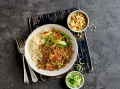 Koreaans gerecht op een wit bord