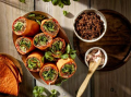 Tortillas op een houten oppervlak